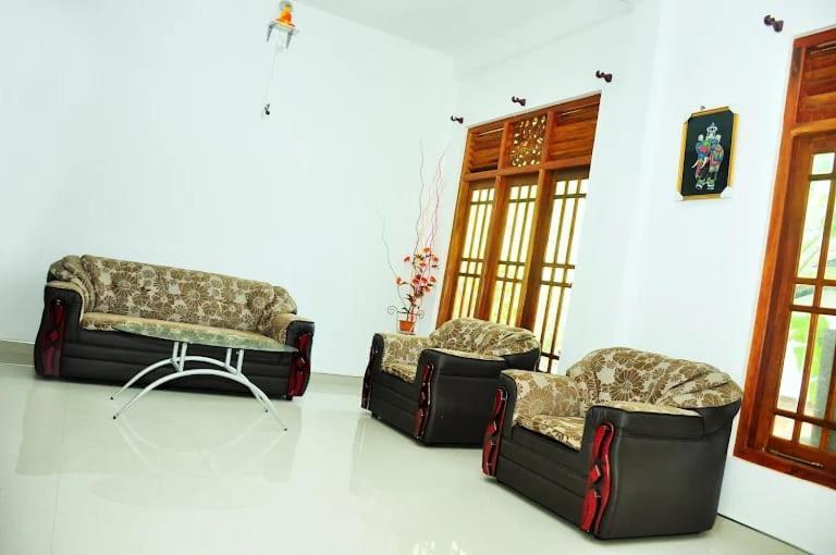 Randu Homestay And Restaurant Тангалла Экстерьер фото