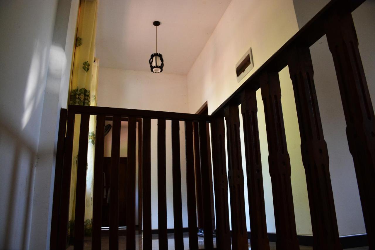 Randu Homestay And Restaurant Тангалла Экстерьер фото