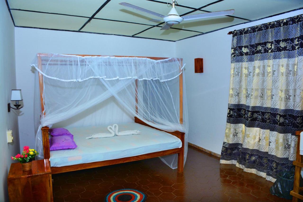 Randu Homestay And Restaurant Тангалла Экстерьер фото